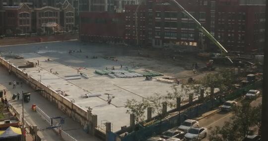 10天時間，一座學校塑膠跑道，建設完成