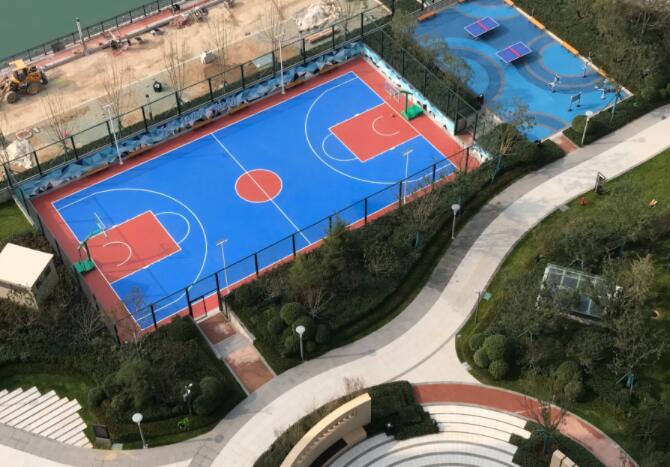 華潤威海灣九里，小區自帶海景籃球場